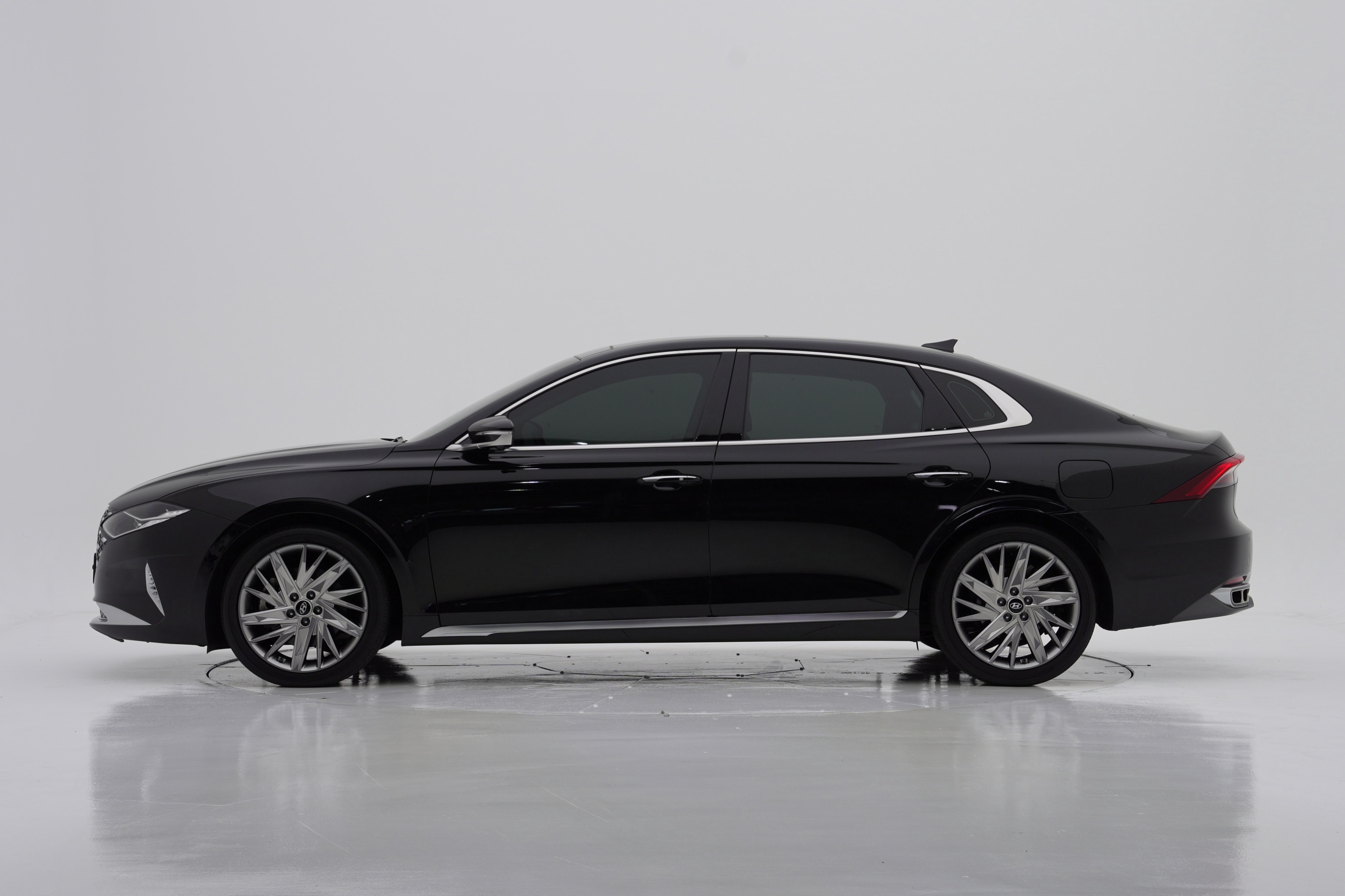 Hyundai The New Grandeur IG 3.3 Gasoline Calligraphy 2020 — фото 3