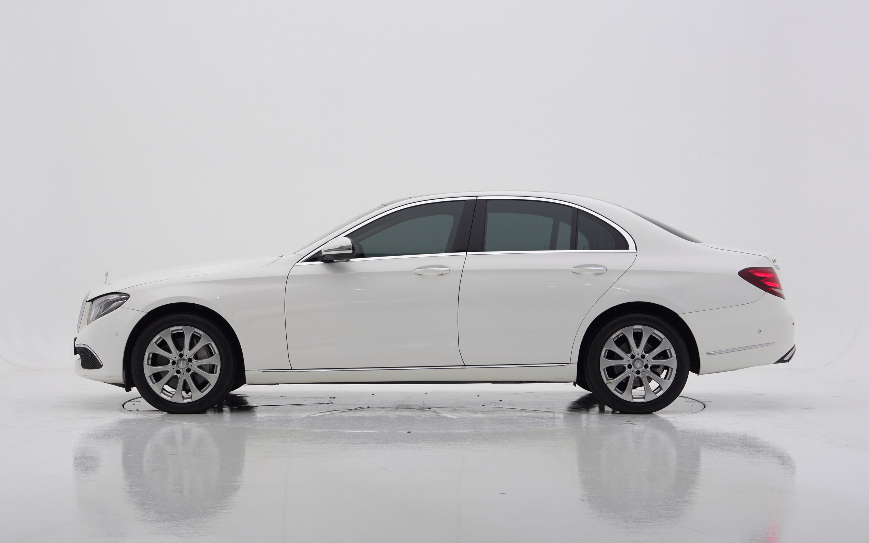 Mercedes-Benz E-Class (W213) E300 4MATIC EXCLUSIVE
