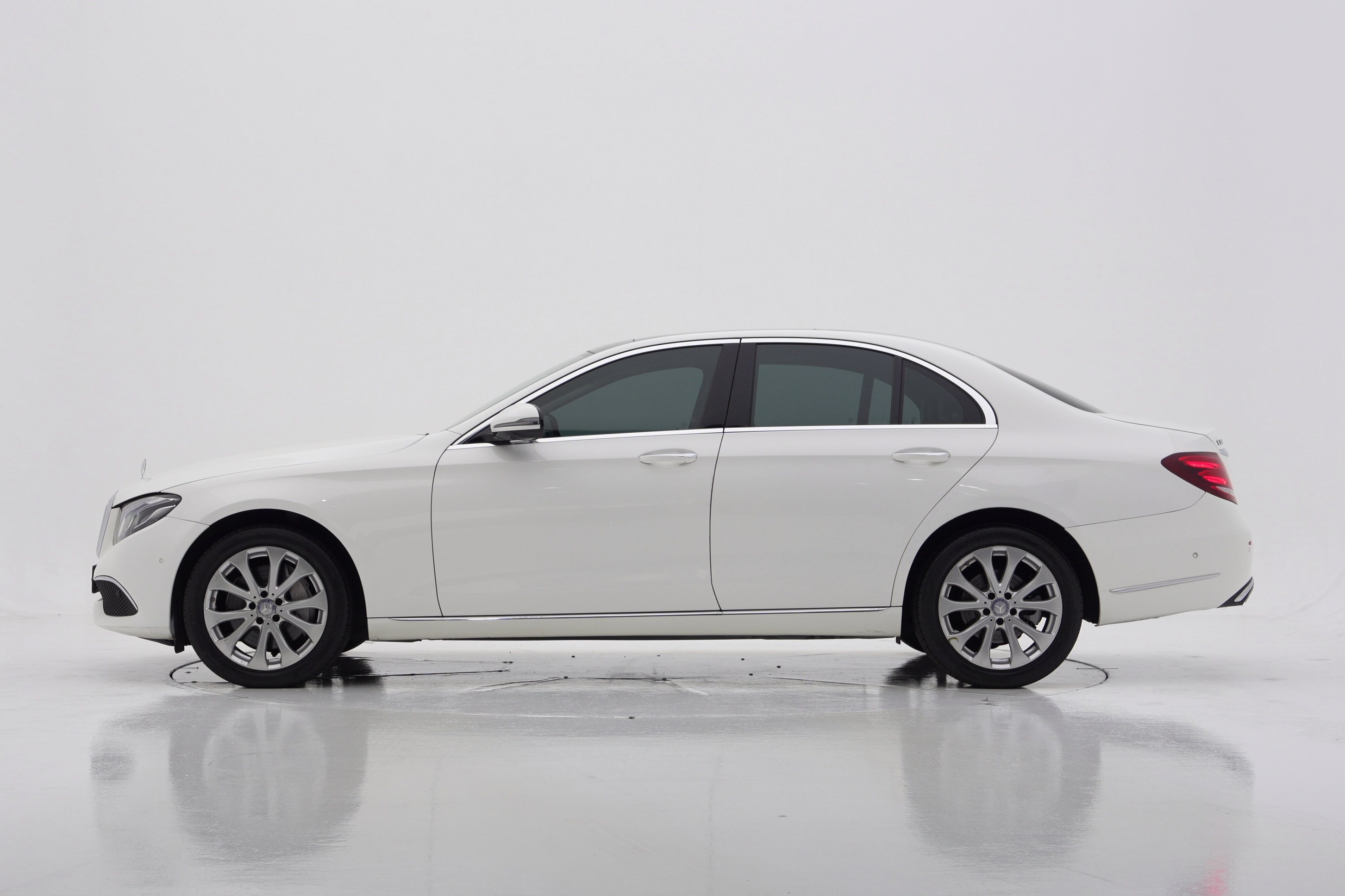 Mercedes-Benz E-Class (W213) E300 4MATIC EXCLUSIVE — фото 3