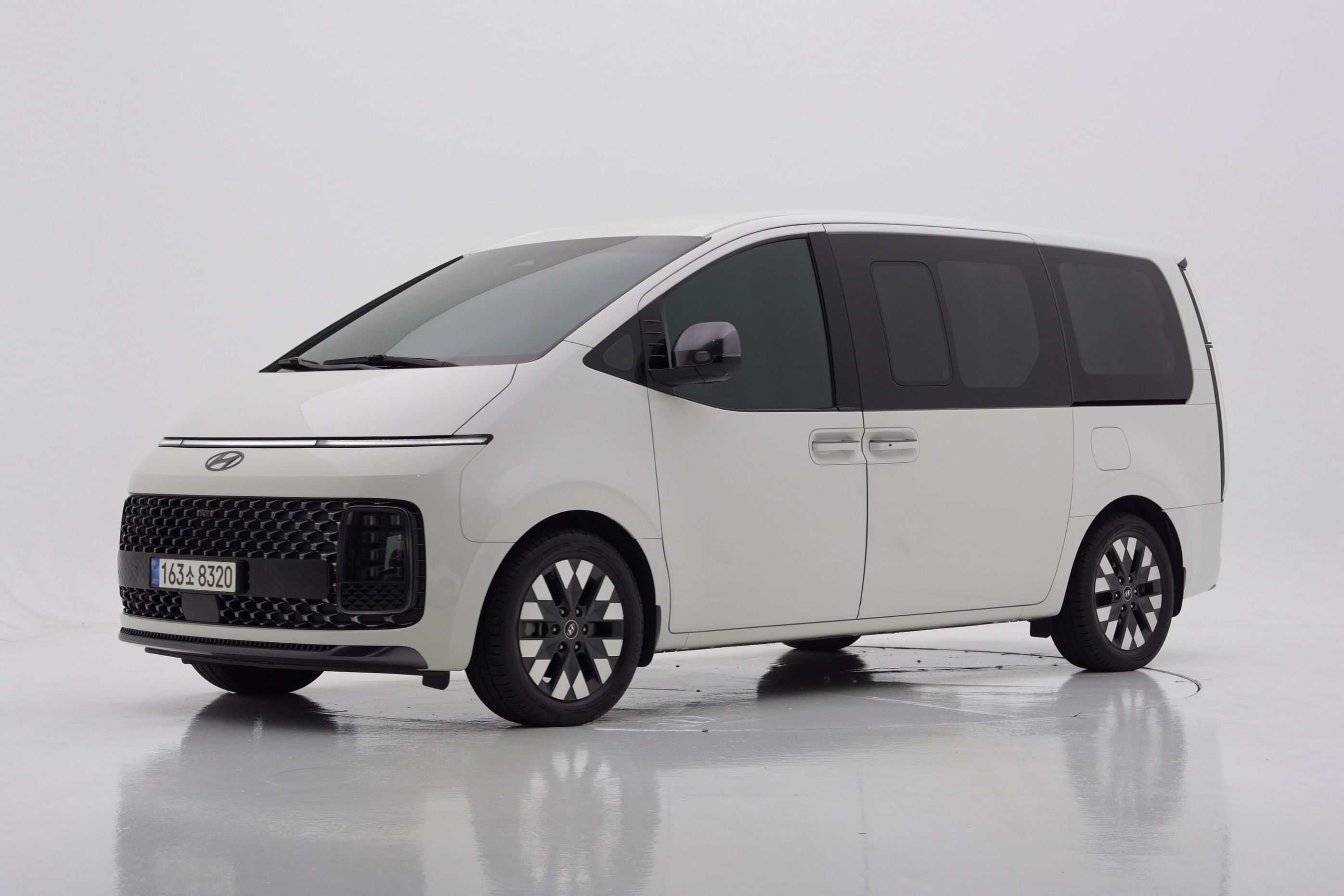 Hyundai Staria Lounge LPG 9-seat Inspiration 2022 — фото 2