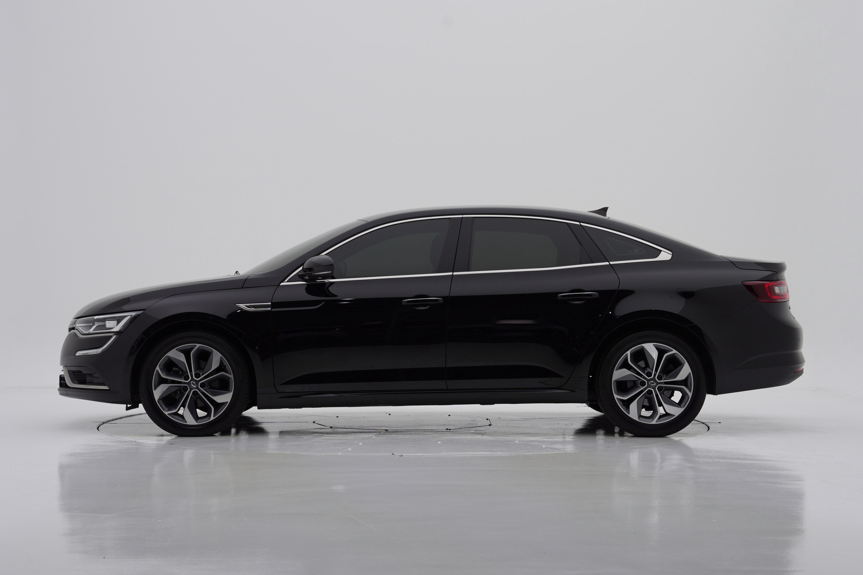 Renault Korea SM6 2.0 Prime SE 2018 — фото 3