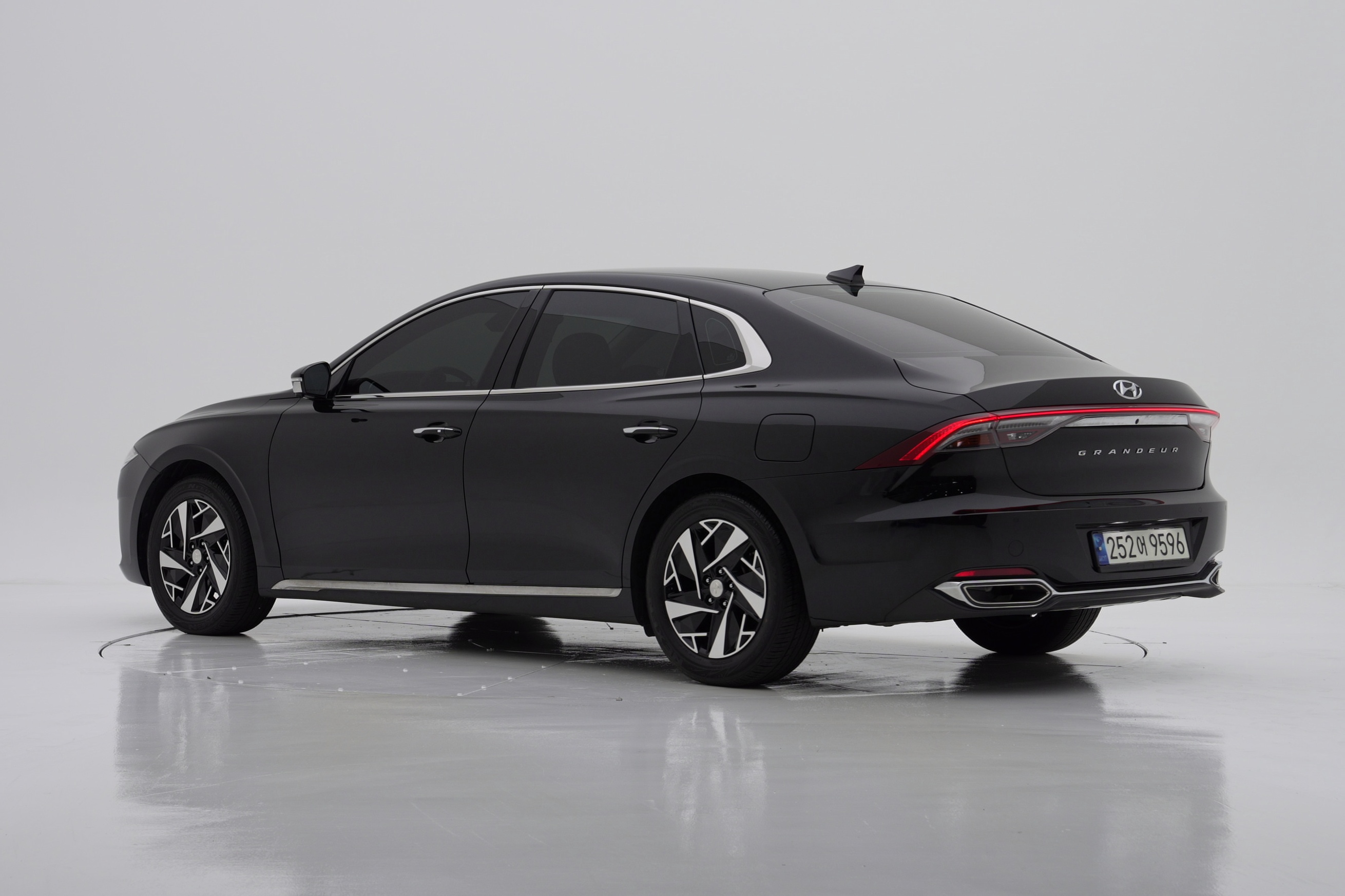 Hyundai The New Grandeur IG Hybrid LE BLANC 2022 — фото 4