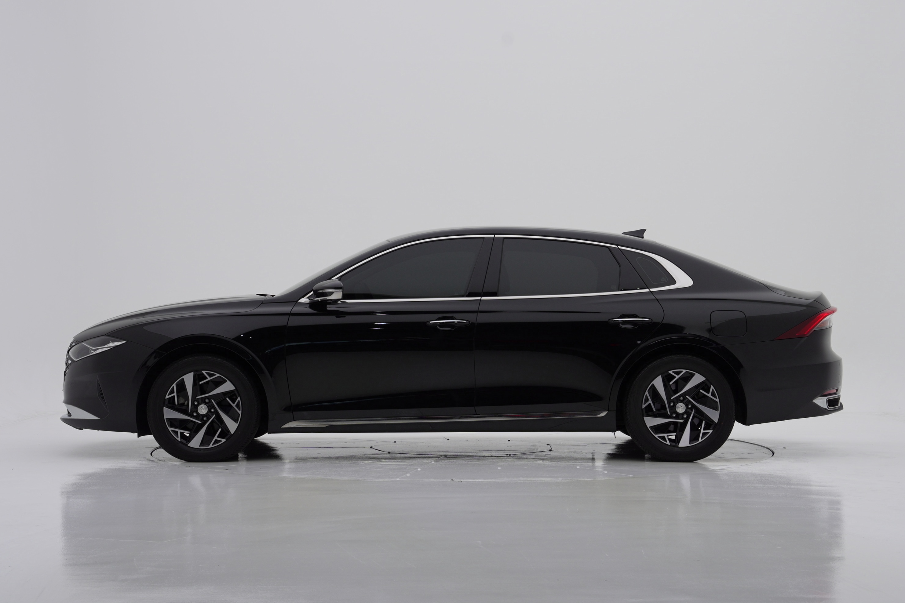 Hyundai The New Grandeur IG Hybrid LE BLANC 2022 — фото 3