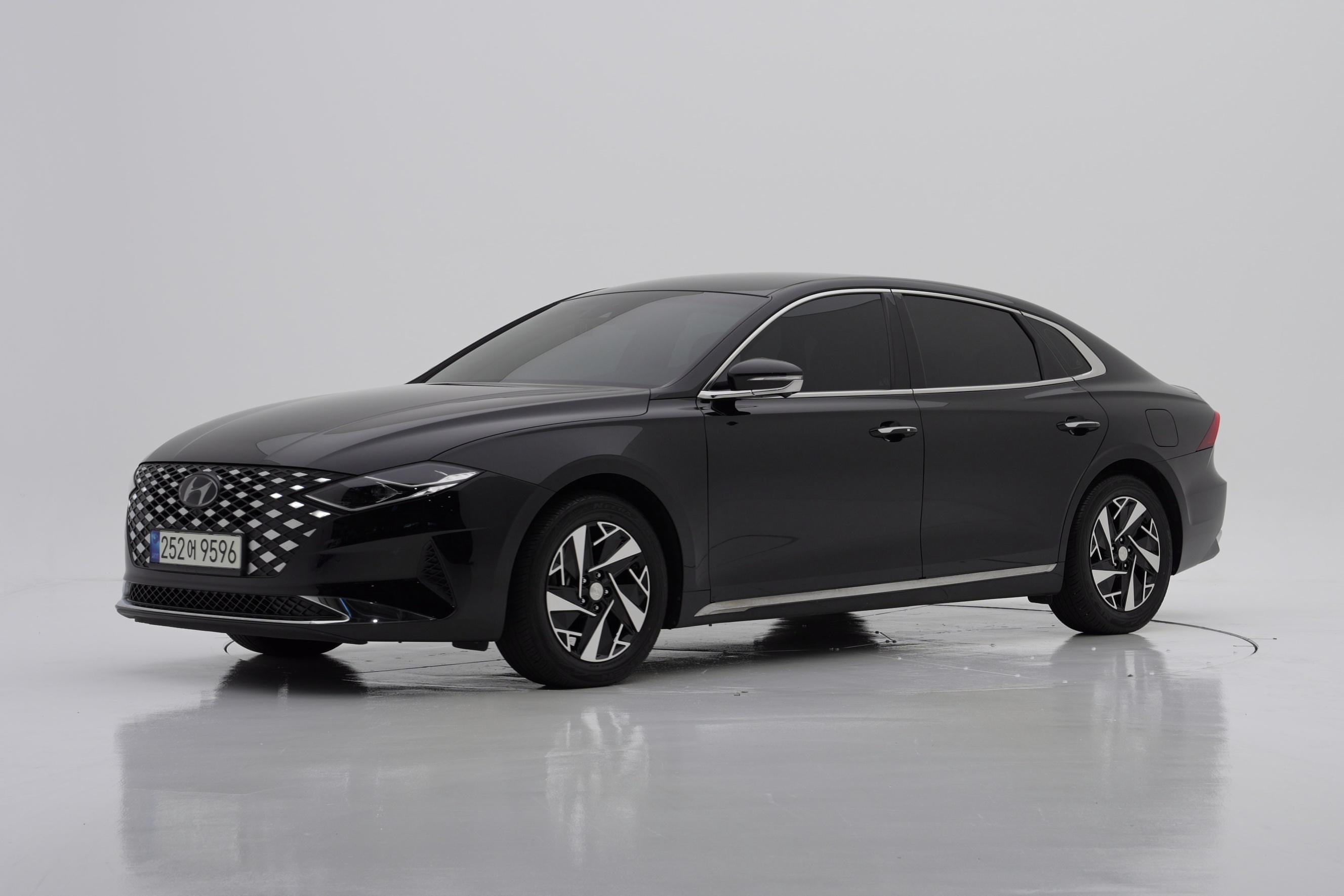 Hyundai The New Grandeur IG Hybrid LE BLANC 2022 — фото 2
