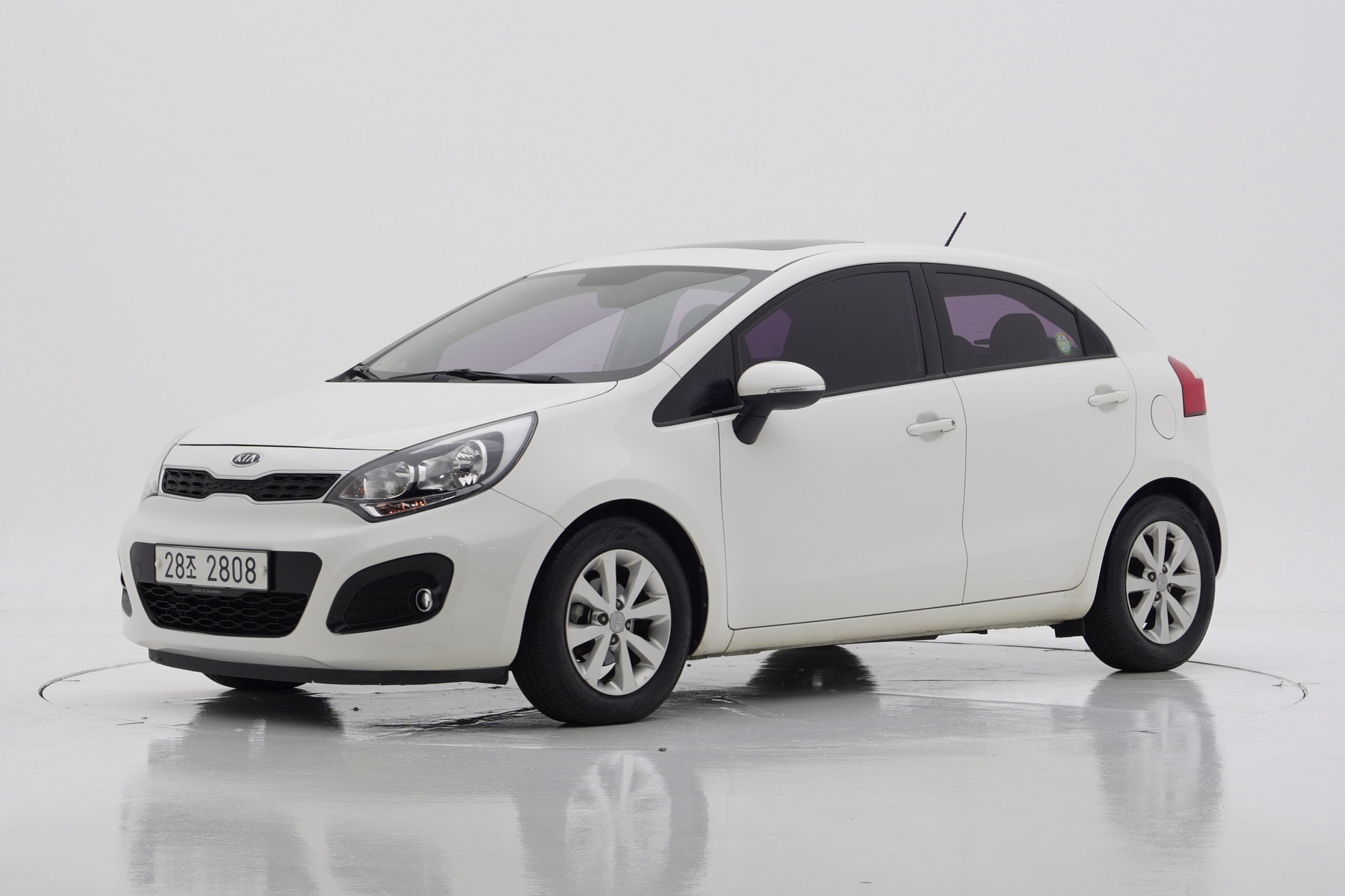 Kia All New Pride 1.6 GDI Hatchback Luxury — фото 2