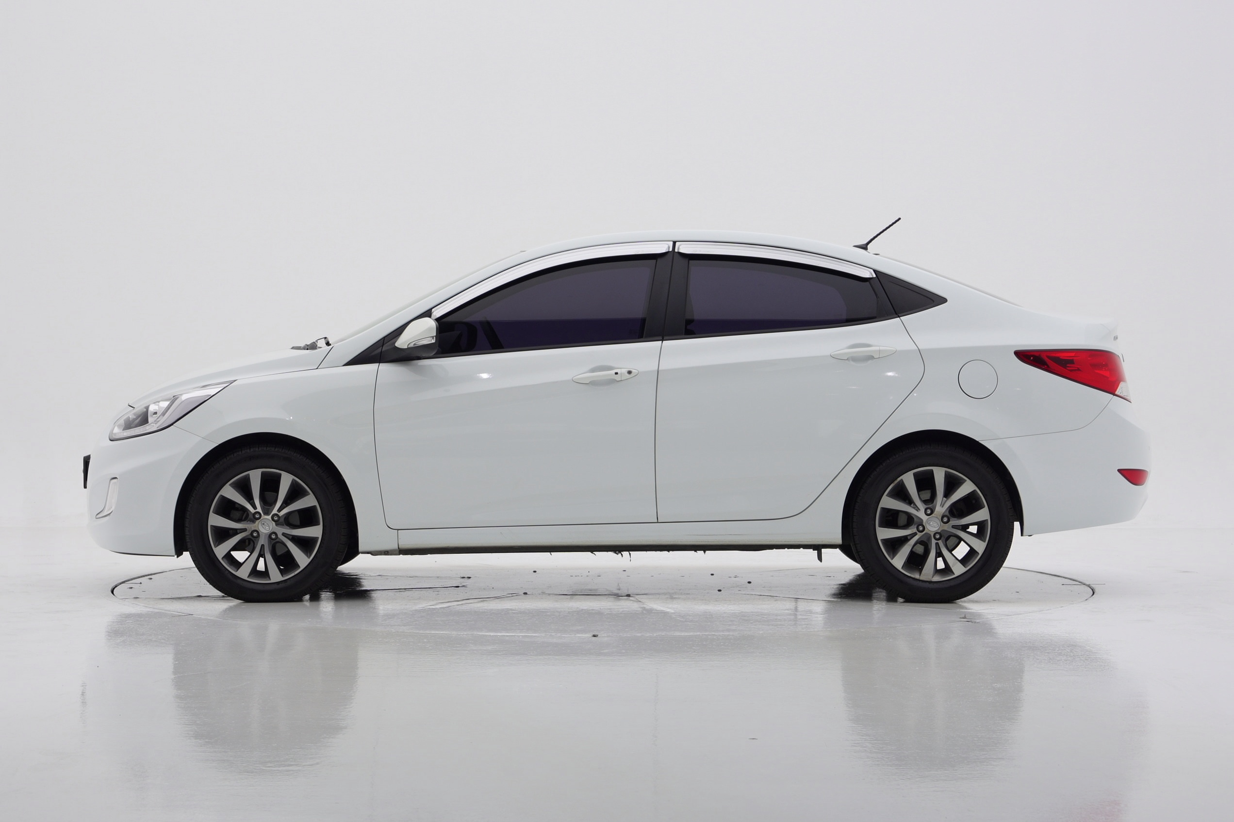 Hyundai Accent (New Model) 1.4 VVT Premium — фото 3