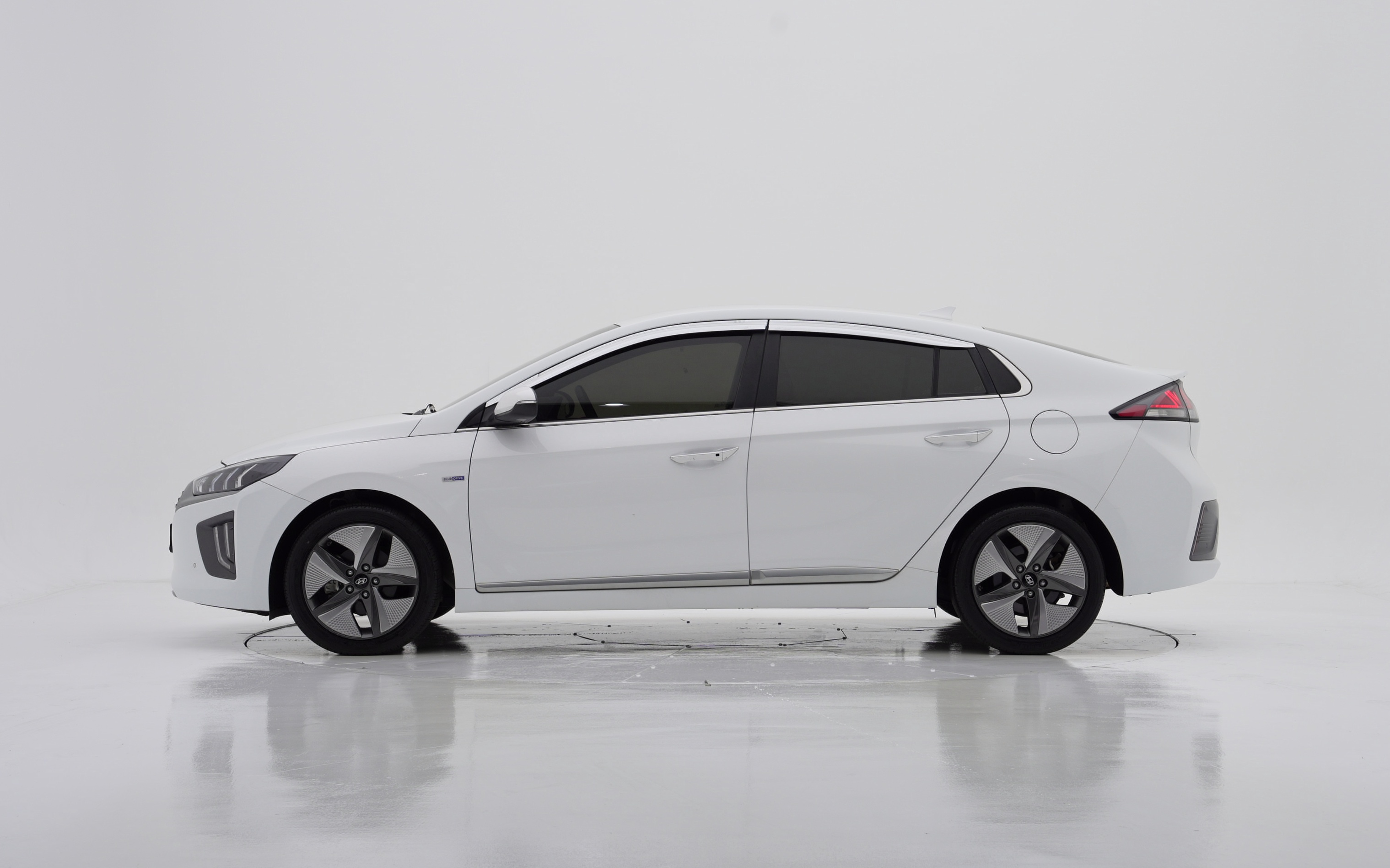 Hyundai The New IONIQ Hybrid 1.6 Q