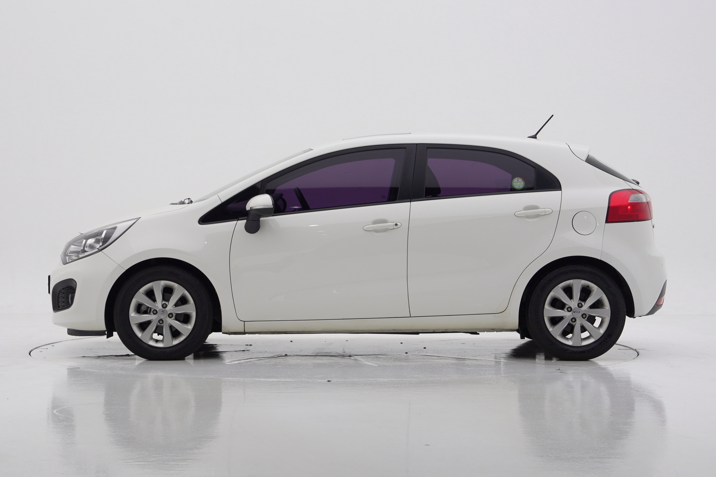 Kia All New Pride 1.6 GDI Hatchback Luxury — фото 3