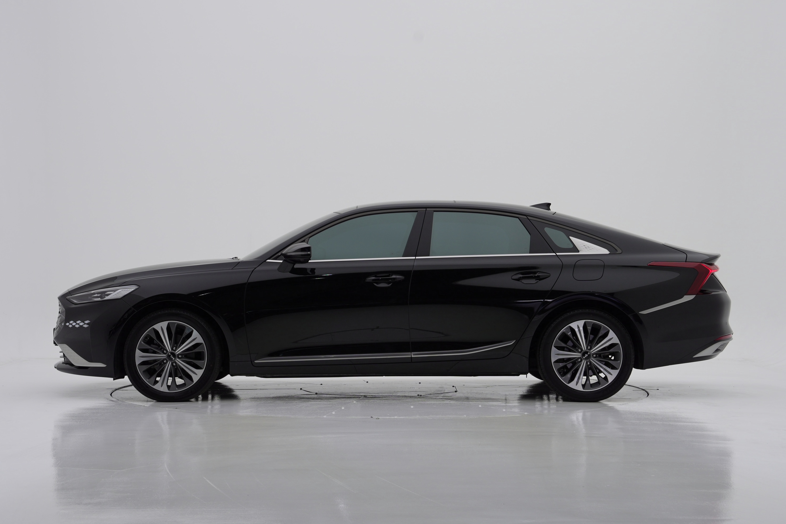 Kia K8 1.6 Turbo Hybrid Signature — фото 3