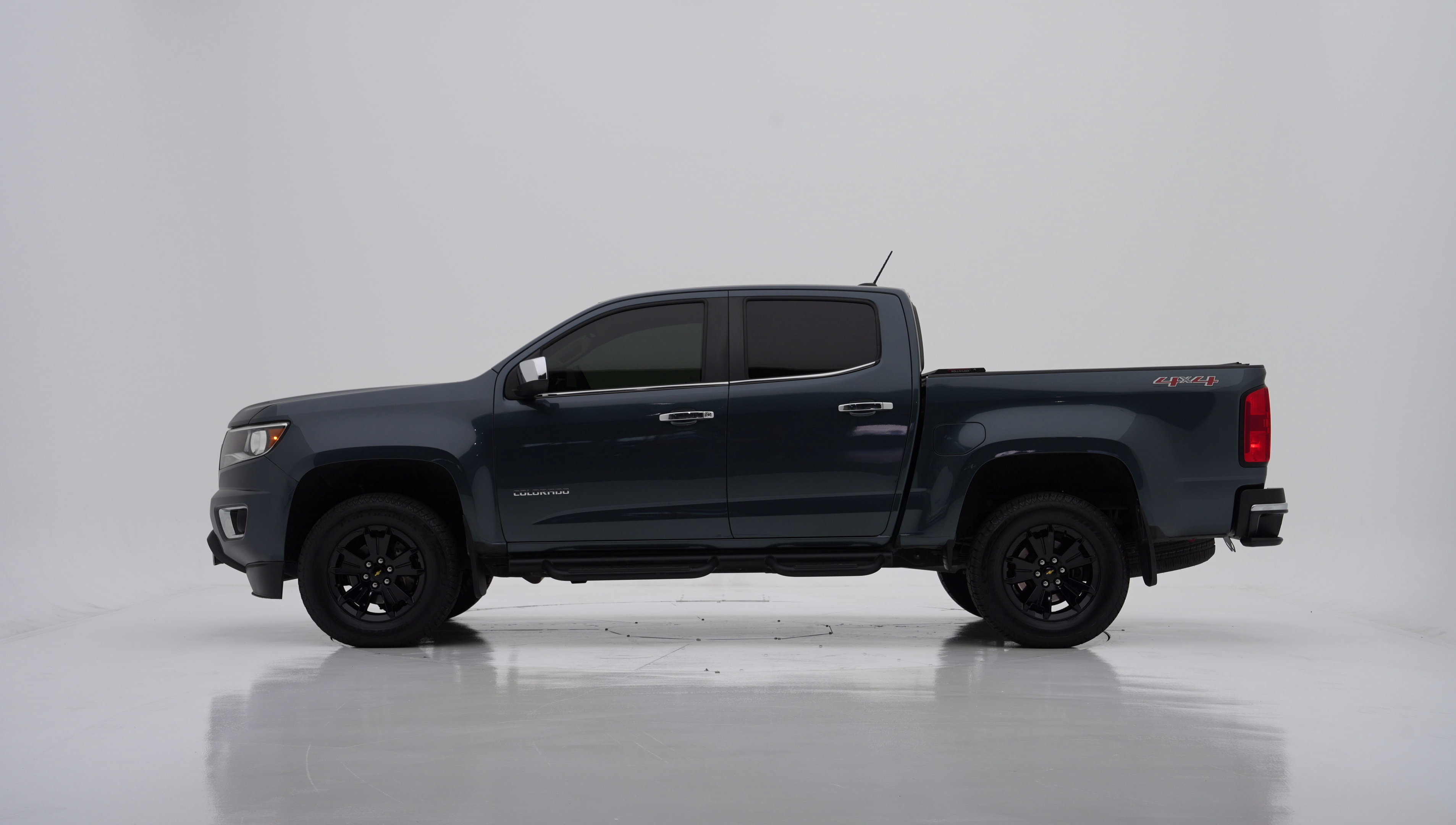 Chevrolet Colorado 4WD Extreme — фото 3