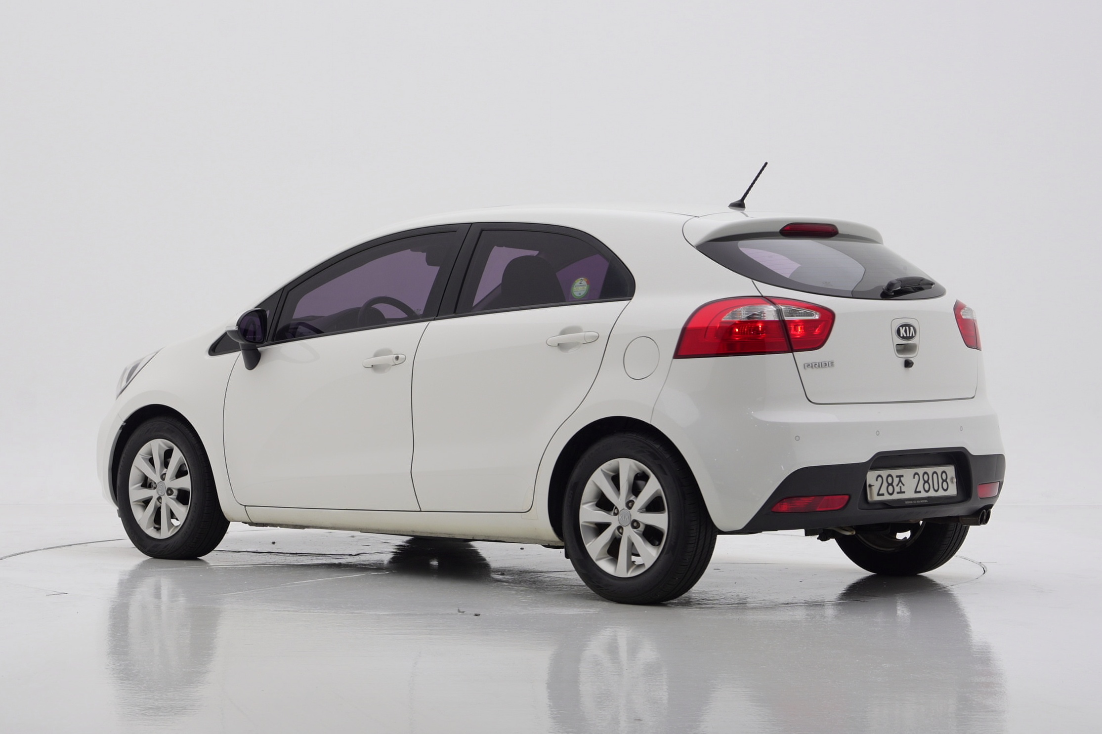 Kia All New Pride 1.6 GDI Hatchback Luxury — фото 4