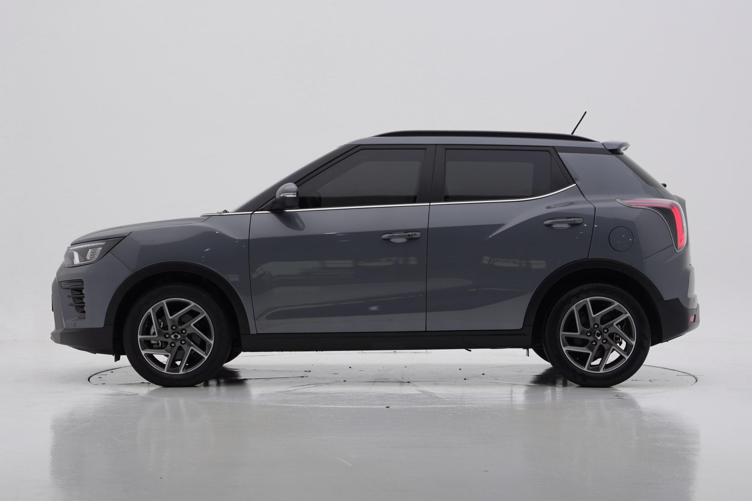 KGM The New Tivoli 1.6 2WD V3 — фото 3