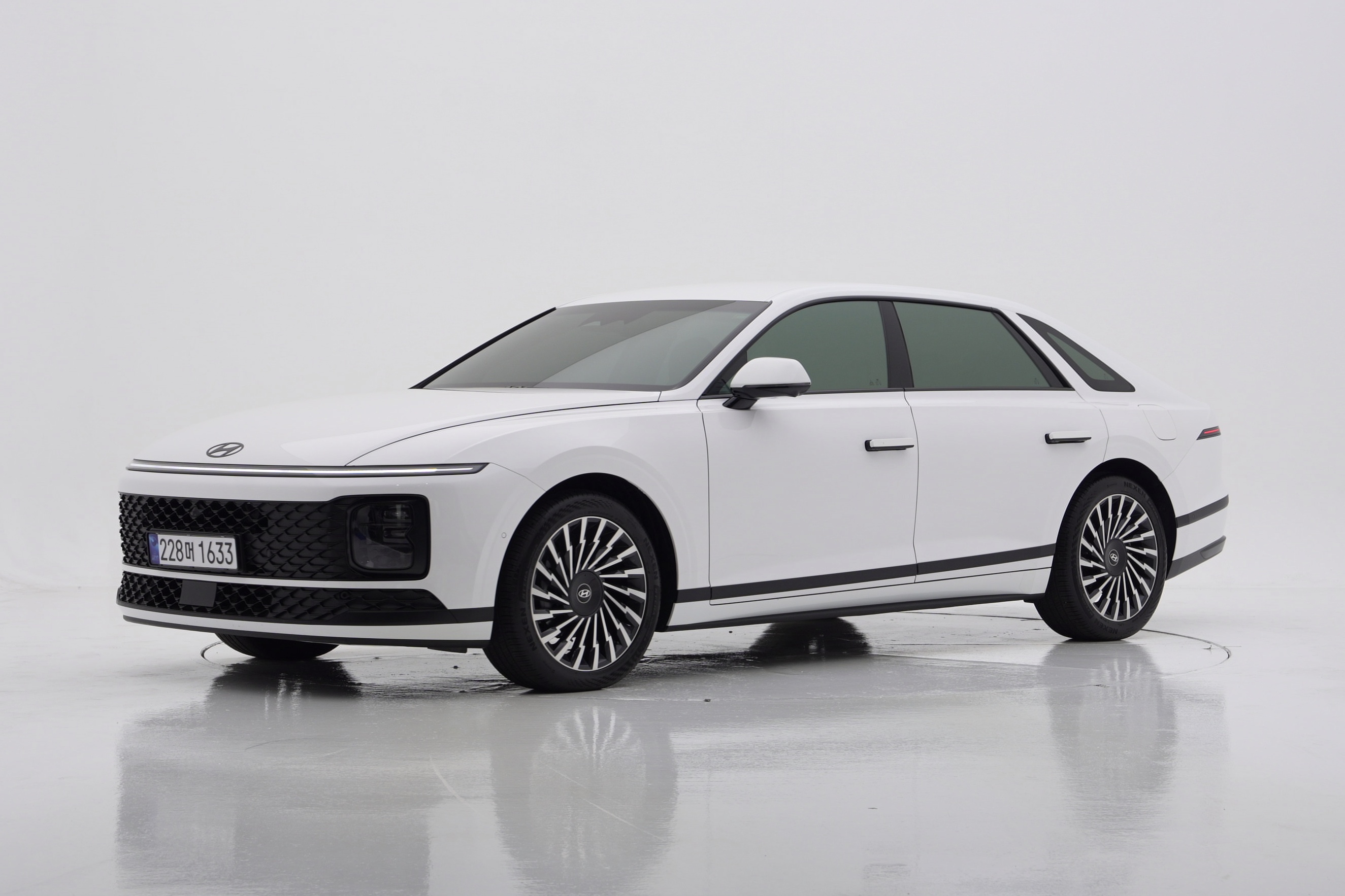 Hyundai The All New Grandeur Hybrid(GN7) Honors — фото 2